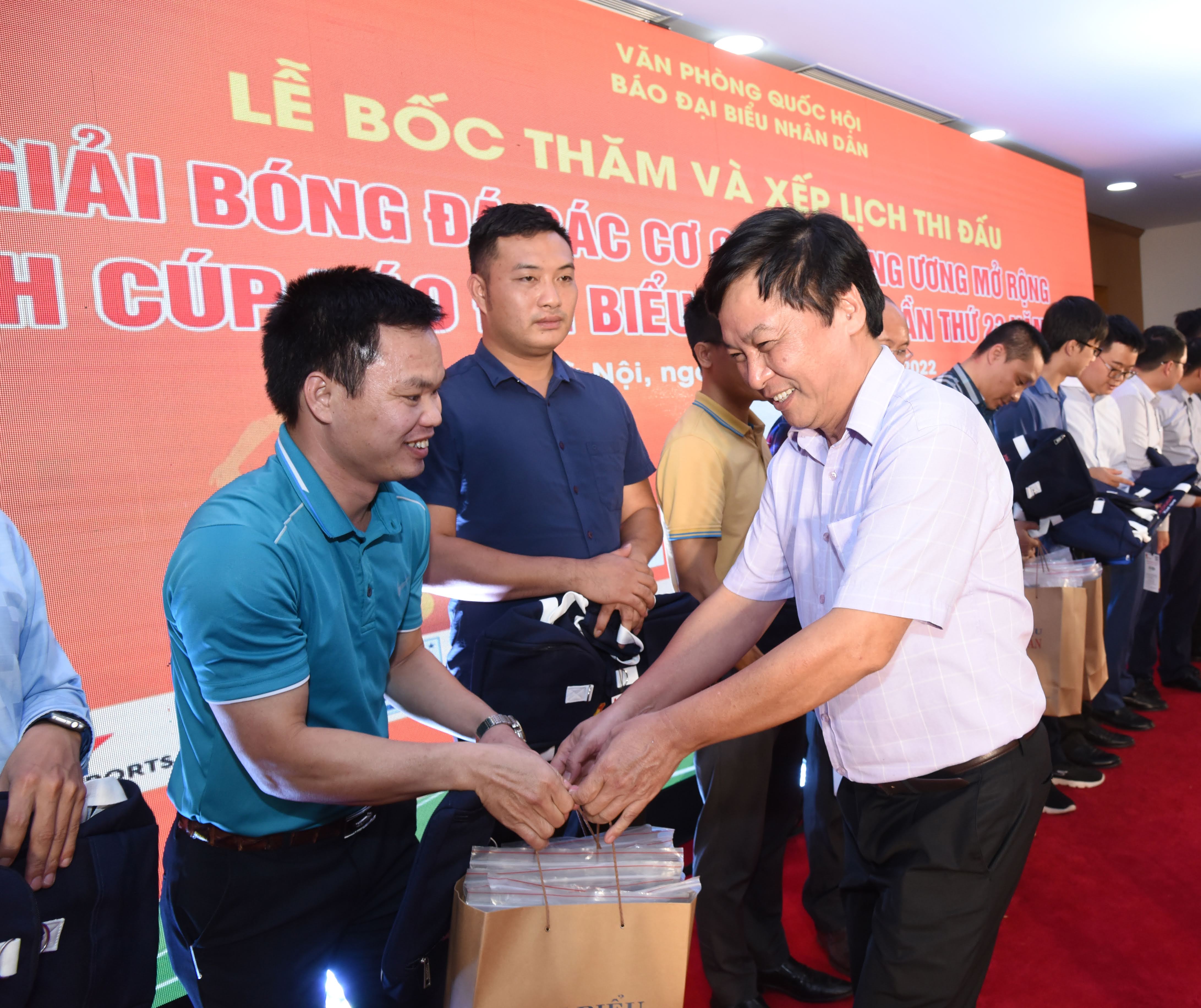 giai bong da co quan trung uong 8 giai bong da co quan trung uong 8