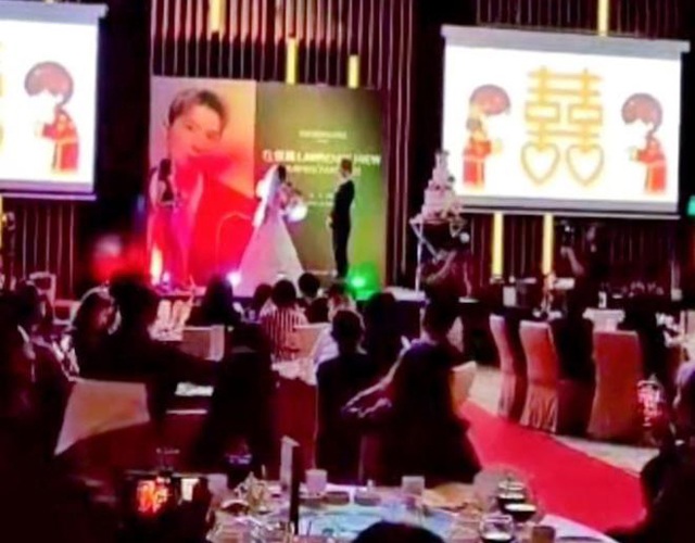 dang lam le cuoi co dau dot nhien hoi han noi xin loi 1 dang lam le cuoi co dau dot nhien hoi han noi xin loi 1