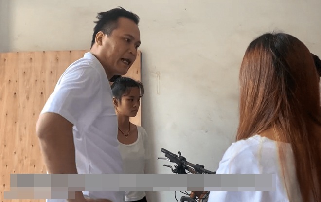 chang trai yeu ban than cua ban gai bi phat hien lien bien minh gay soc 2 chang trai yeu ban than cua ban gai bi phat hien lien bien minh gay soc 2