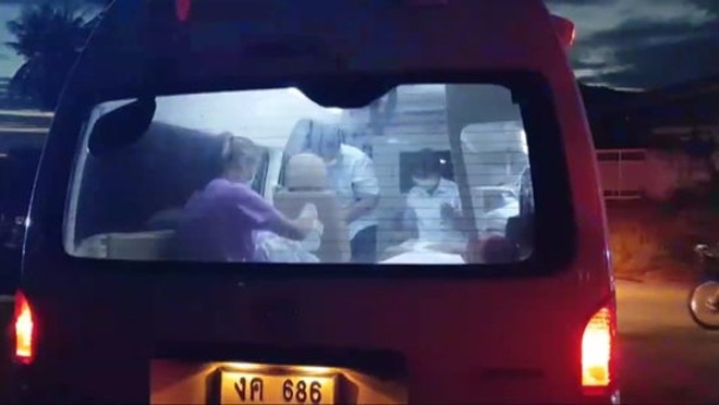 vo beo len bat thuong trong vai thang chong hoang hot khi mo cua nha tam 3