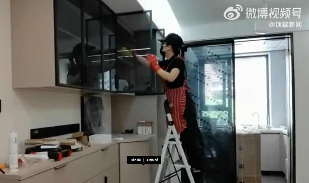 bo viec van phong lam don dep nguoi phu nu sam xe hoi 2