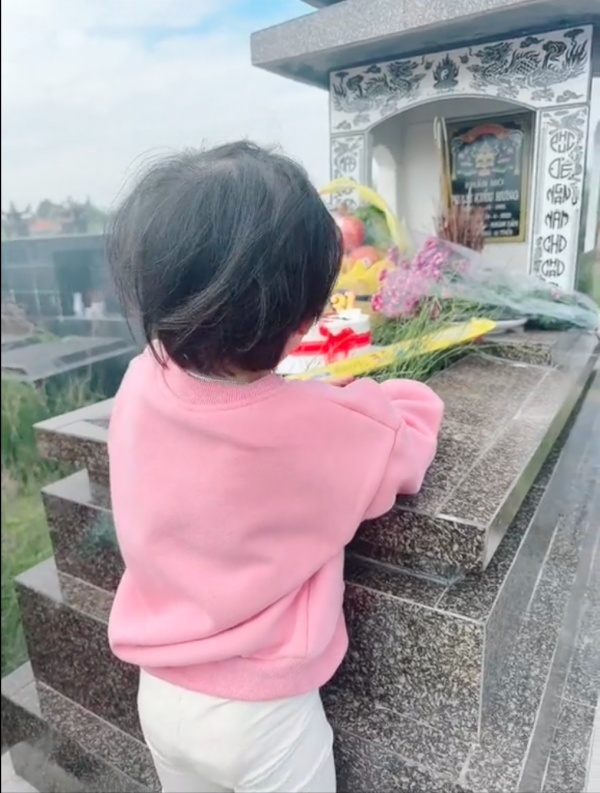 chong mat nguoi me dua con nho ra tham mo mung sinh nhat bo 2 chong mat nguoi me dua con nho ra tham mo mung sinh nhat bo 2