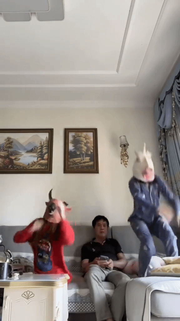 con gai deo mat na dau trau mat ngua con gai deo mat na dau trau mat ngua