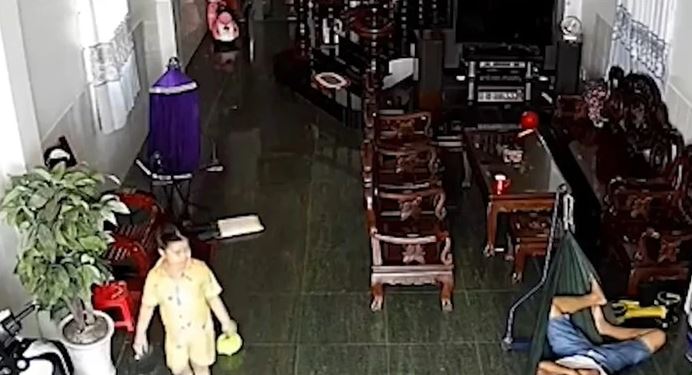 be gai dap chan cho bo 1