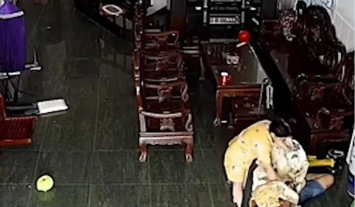 be gai dap chan cho bo 3