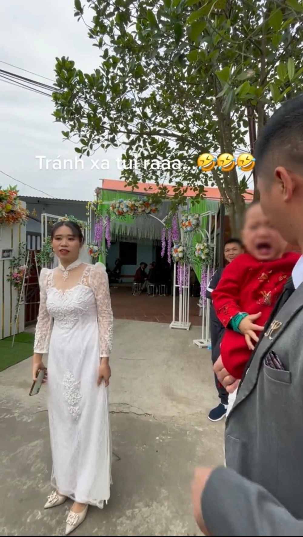 con trai khoc lon khong nhan ra me 1 con trai khoc lon khong nhan ra me 1