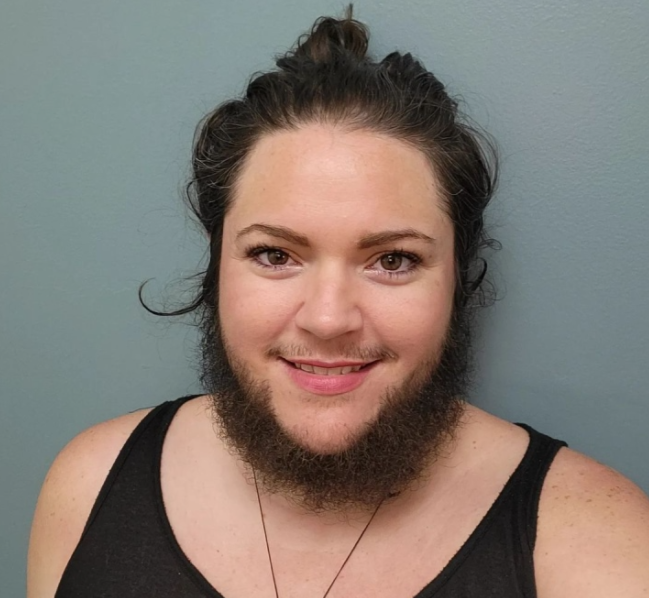 nguoi phu nu co rau 2