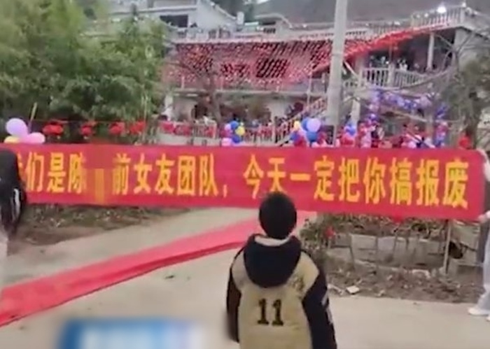 ban gai cu pha dam cuoi 1 ban gai cu pha dam cuoi 1