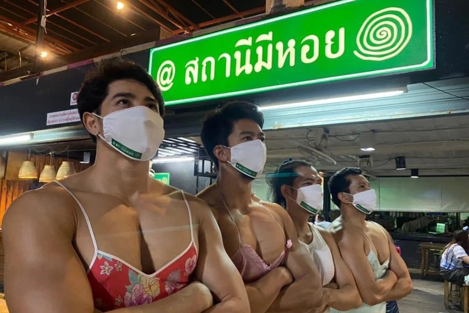 nhom dan ong mac noi y 1 nhom dan ong mac noi y 1