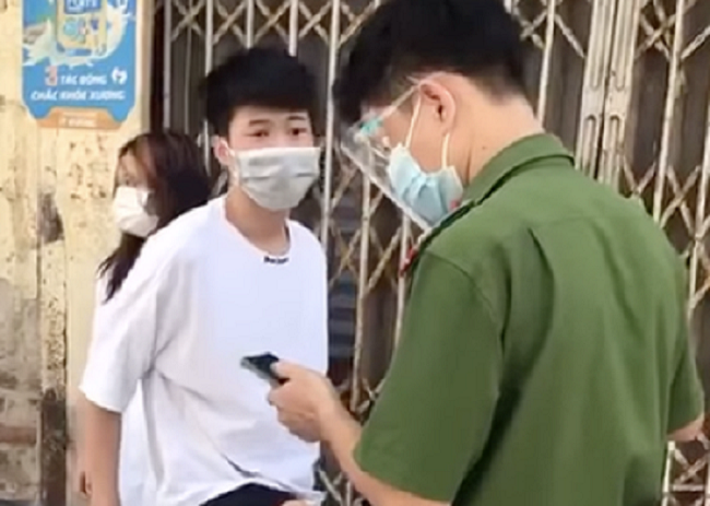 ha noi xu phat thieu nien chui boi xuc pham cong an khi bi kiem tra giay to ha noi xu phat thieu nien chui boi xuc pham cong an khi bi kiem tra giay to