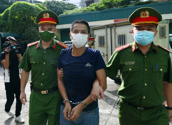 bop co canh sat o chot kiem dich nguoi dan ong linh 33 thang tu bop co canh sat o chot kiem dich nguoi dan ong linh 33 thang tu