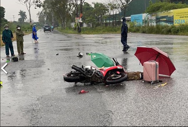 ha noi doi nam nu di xe may bi set danh tu vong ha noi doi nam nu di xe may bi set danh tu vong