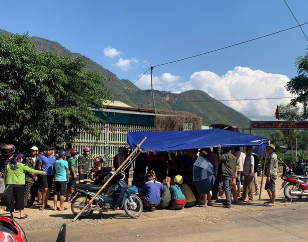 xe cho hoc sinh bi roi canh cua khien 4 em vang ra ngoai 1 em tu vong thuong tam xe cho hoc sinh bi roi canh cua khien 4 em vang ra ngoai 1 em tu vong thuong tam