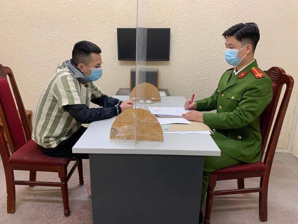 ha noi nam thanh nien bi dam trung phoi cau xin hung thu tha de di cap cuu