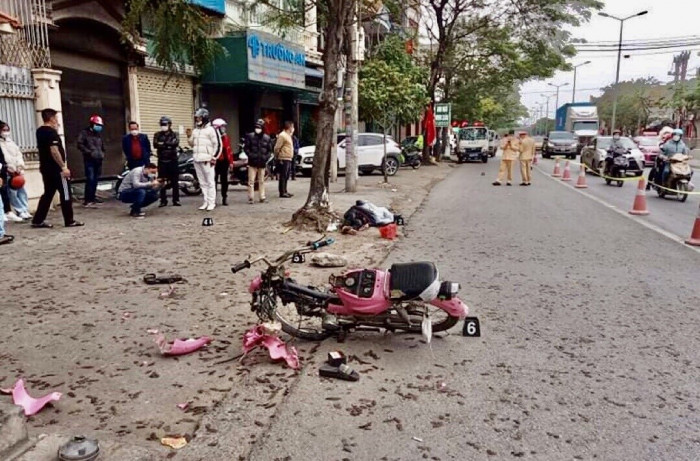 hai phong nam thieu nien tu vong tai cho sau khi va cham voi xe may 