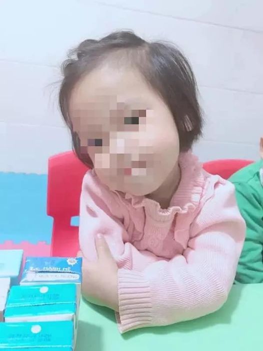 chau be 3 tuoi bi dong dinh vao dau da tu vong chau be 3 tuoi bi dong dinh vao dau da tu vong