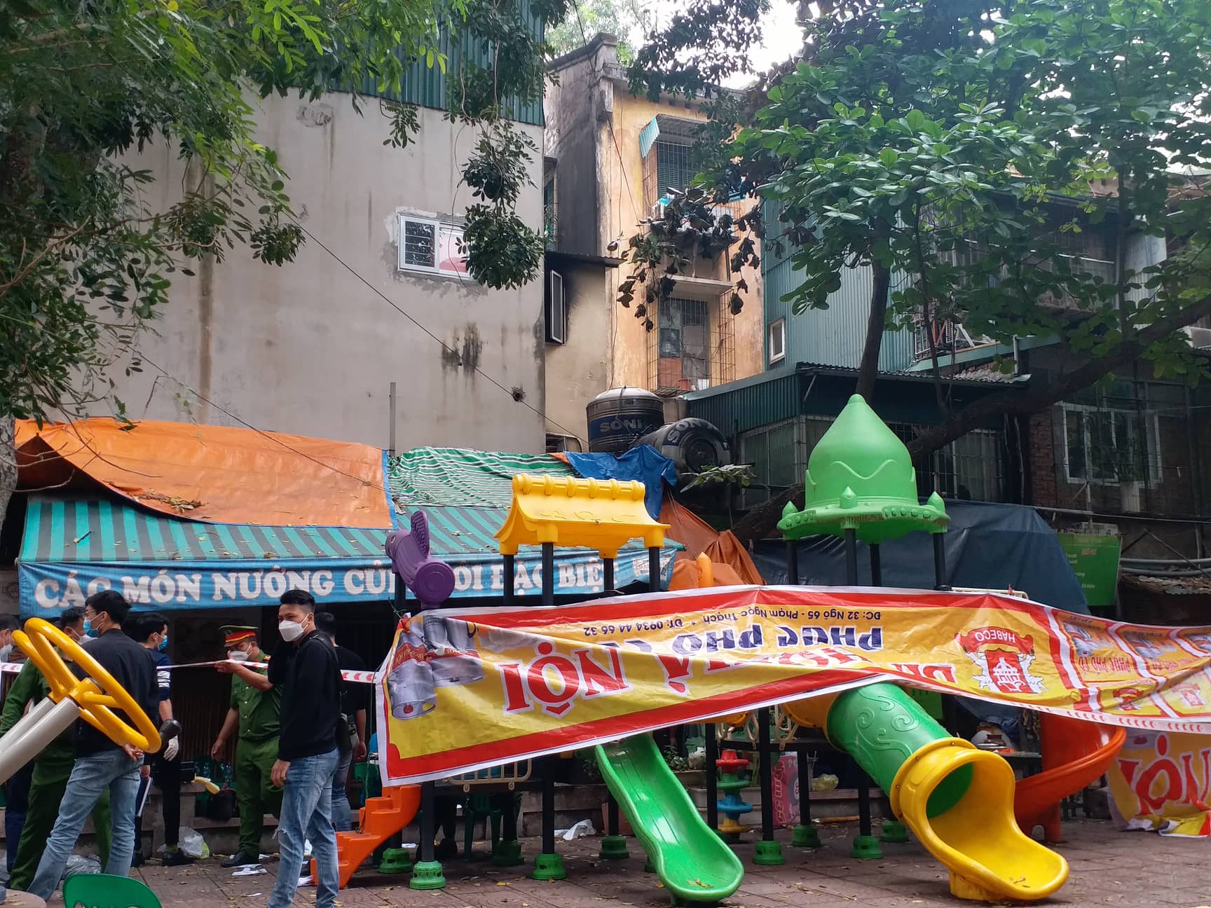 vu chay khien 5 nguoi chet o ha noi hai bo con thoat len mai nha cau cuu vu chay khien 5 nguoi chet o ha noi hai bo con thoat len mai nha cau cuu