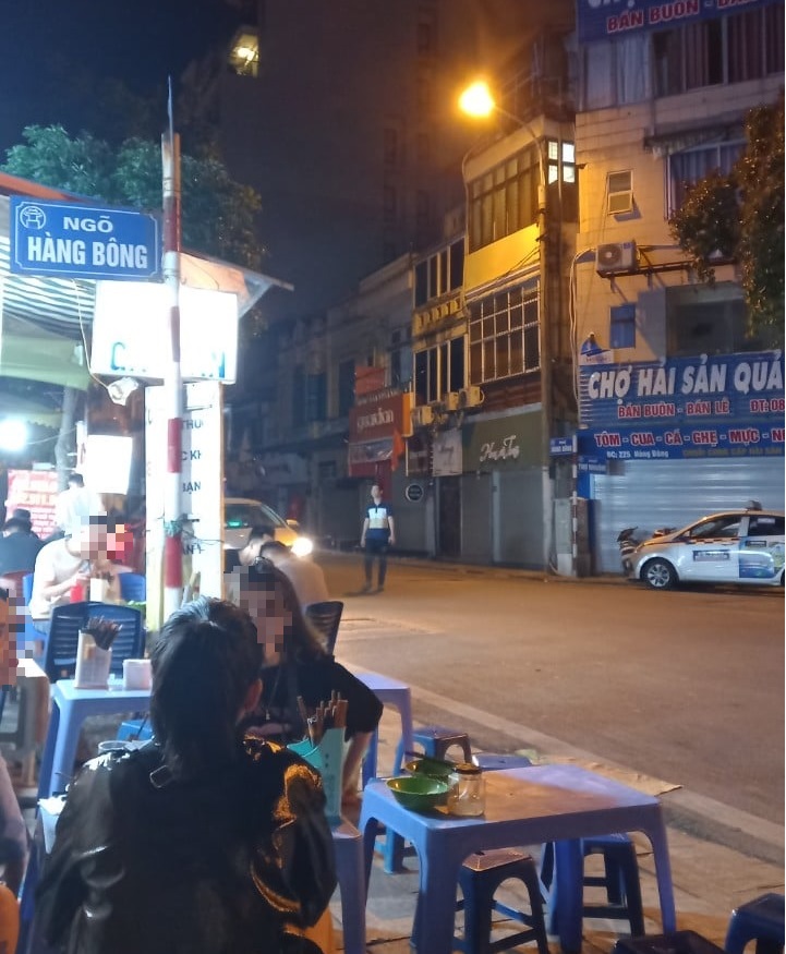 u 2 nu du khach nga trinh bao mat tai san o pho co tam giu tai xe taxi u 2 nu du khach nga trinh bao mat tai san o pho co tam giu tai xe taxi