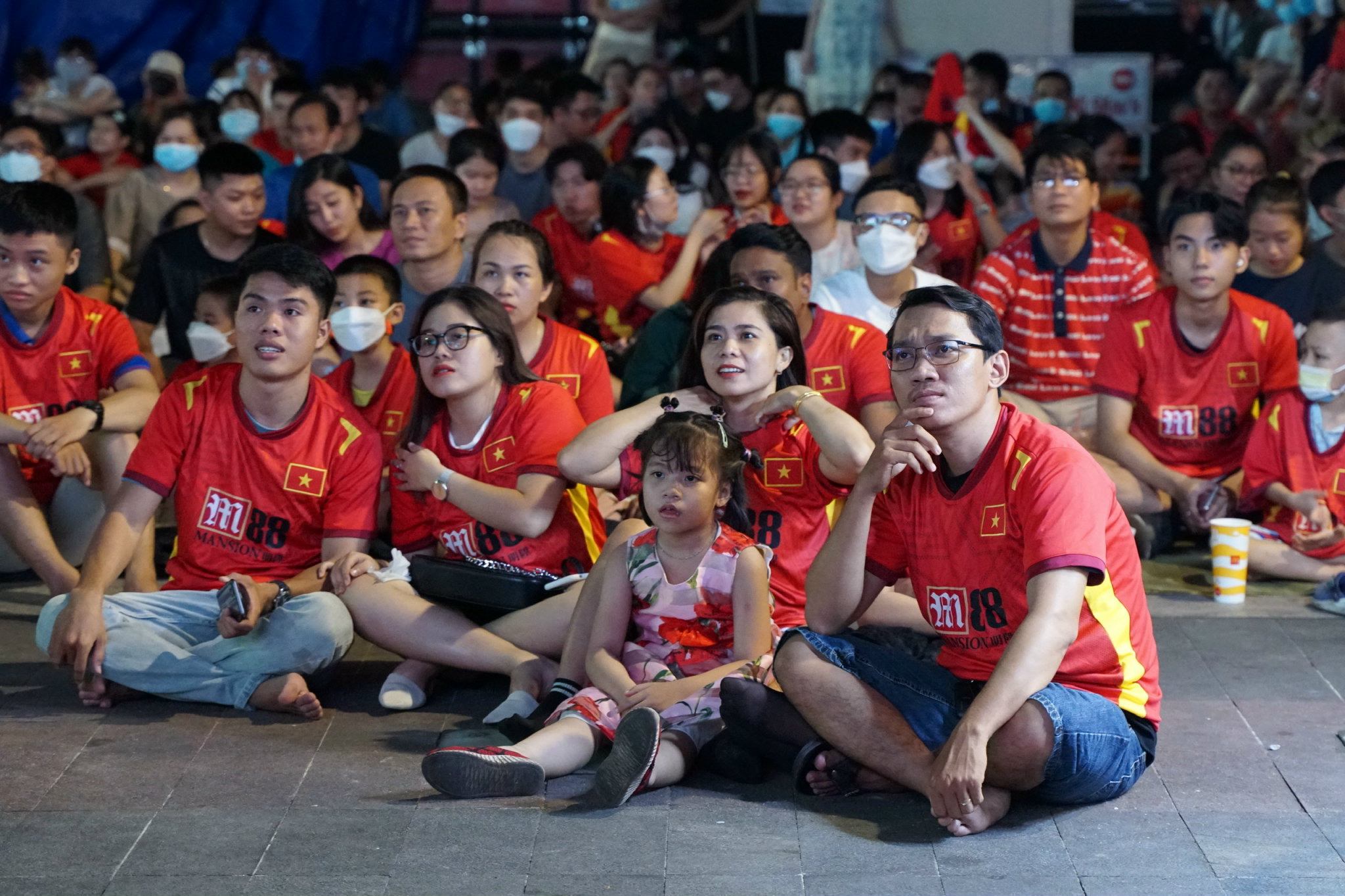 hang nghin co dong vien do ve pho di bo tiep suc cho u23 viet nam hang nghin co dong vien do ve pho di bo tiep suc cho u23 viet nam