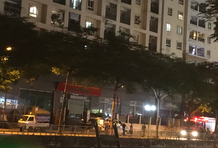 ha noi nguoi dan ong roi tu tang cao chung cu mac vao hang rao ha noi nguoi dan ong roi tu tang cao chung cu mac vao hang rao