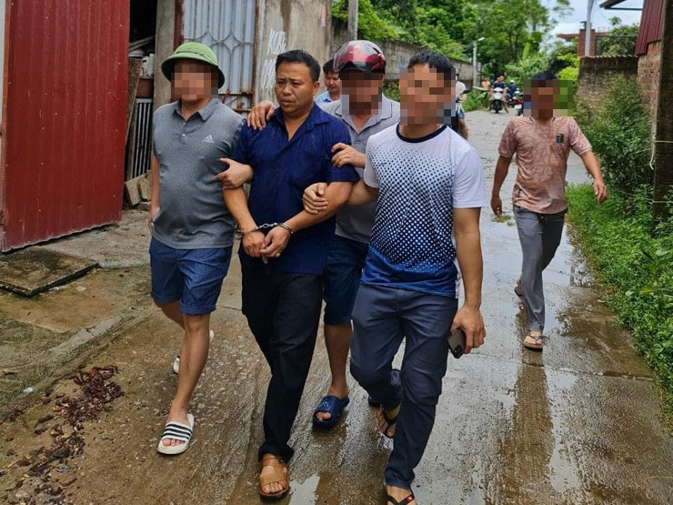vu chan duong rut dao tan cong nguoi tinh nghi pham tu vong tai benh vien