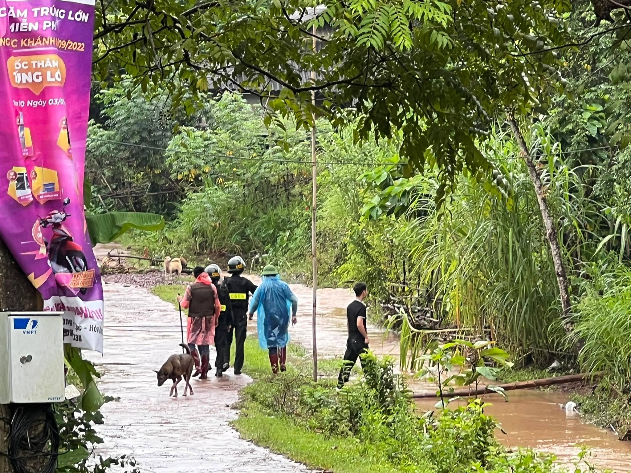 nguoi vo ke phut lai phut giay thoat khoi luoi dao cua nghi pham chem 4 nguoi thuong vong o hoa binh1 nguoi vo ke phut lai phut giay thoat khoi luoi dao cua nghi pham chem 4 nguoi thuong vong o hoa binh1
