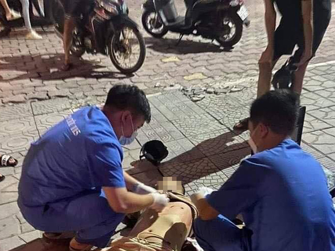 vu thanh nien bi dam guc tren pho ha noi khi cho co gai bat giu nghi pham