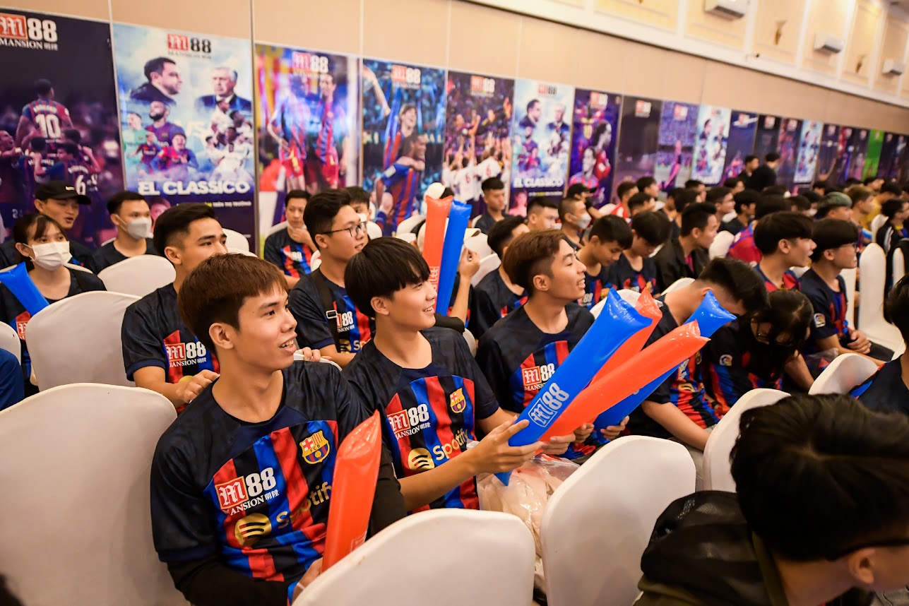 ha noi hang nghin cdv tiep lua cho barca dau voi real madrid