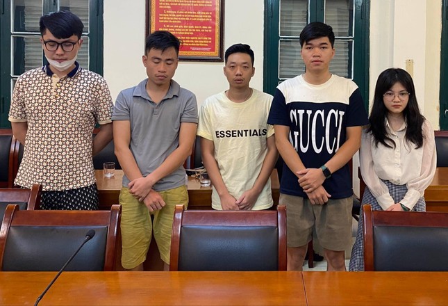 bat nhom doi tuong mao danh benh vien mat trung uong lua dao qua chuong trinh ho so vang bat nhom doi tuong mao danh benh vien mat trung uong lua dao qua chuong trinh ho so vang