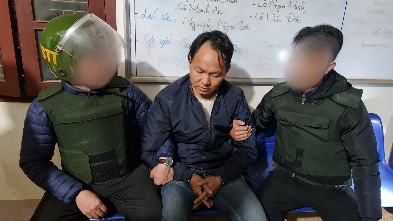 bat giu thanh cong doi tuong van chuyen ma tuy dung sung chong tra o son la bat giu thanh cong doi tuong van chuyen ma tuy dung sung chong tra o son la