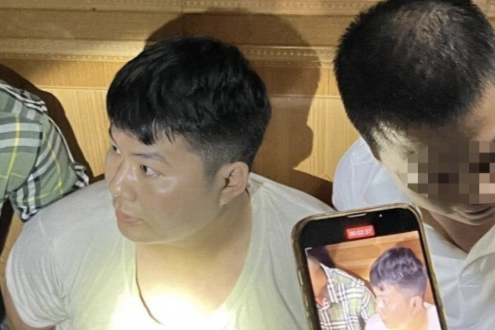 ngay tet nghe trung ta cong an ke hanh trinh truy bat ten cuop ngan hang lay tien chuoc o to ngay tet nghe trung ta cong an ke hanh trinh truy bat ten cuop ngan hang lay tien chuoc o to