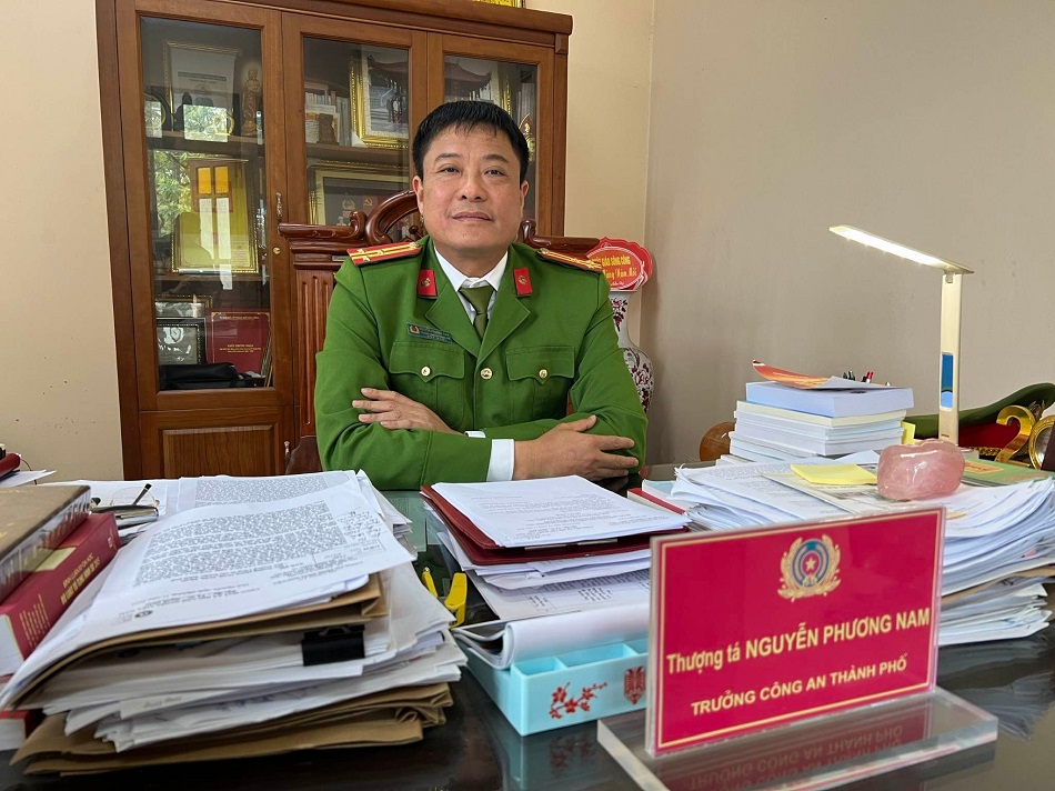 ngay tet nghe trung ta cong an ke hanh trinh truy bat ten cuop ngan hang lay tien chuoc o to 1 ngay tet nghe trung ta cong an ke hanh trinh truy bat ten cuop ngan hang lay tien chuoc o to 1