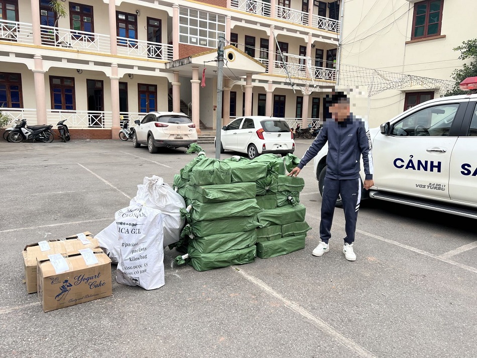 bac giang bat giu doi tuong tang tru 330kg phao 