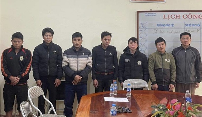 bat qua tang 7 con bac dang sat phat nhau duoi hinh thuc danh bai 3 cay bat qua tang 7 con bac dang sat phat nhau duoi hinh thuc danh bai 3 cay