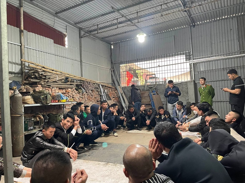 bat qua tang 32 con bac dang sat phat nhau bang hinh thuc xoc dia o ha noi bat qua tang 32 con bac dang sat phat nhau bang hinh thuc xoc dia o ha noi
