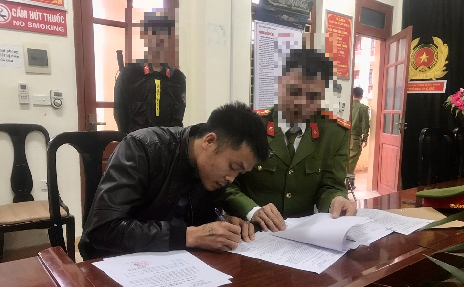mua ban be gai 13 tuoi vao phuc vu quan karaoke 3 nam thanh nien bi khoi to mua ban be gai 13 tuoi vao phuc vu quan karaoke 3 nam thanh nien bi khoi to