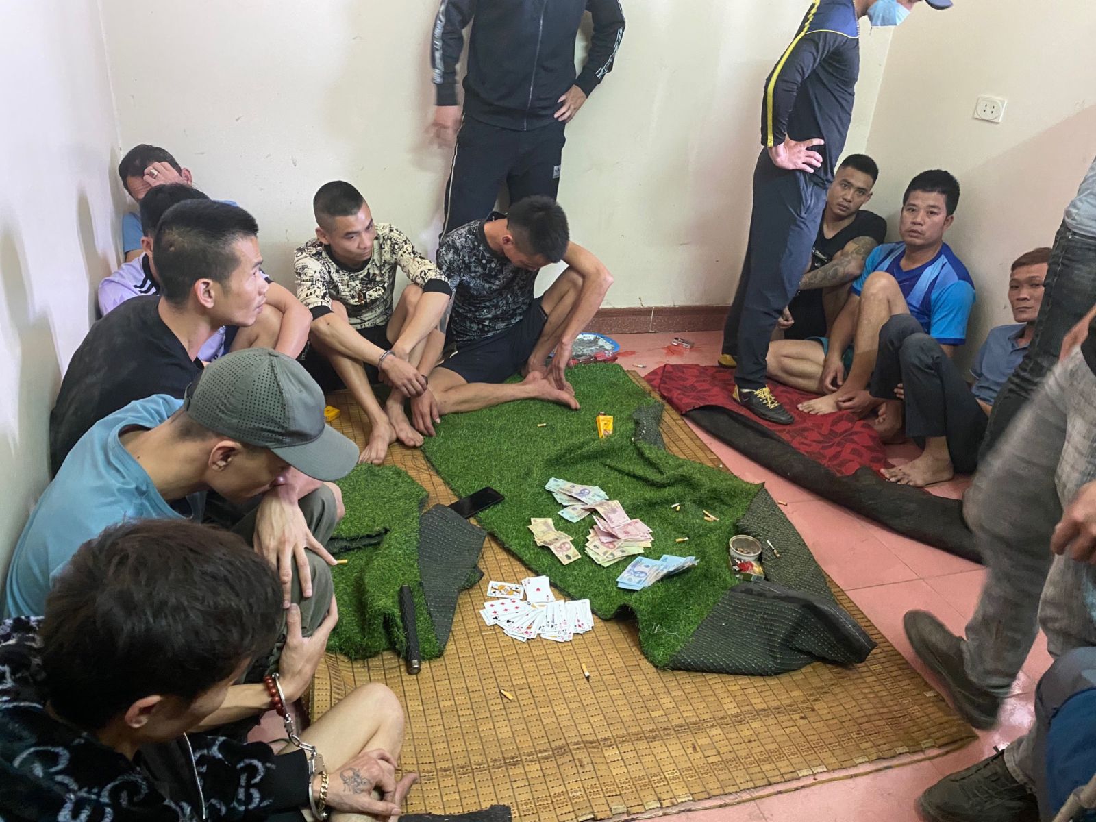 triet pha cac o nhom danh bac phat hien hang chuc con bac dang sat phat nhau triet pha cac o nhom danh bac phat hien hang chuc con bac dang sat phat nhau