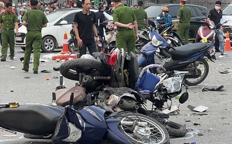 vu o to tong 17 xe may o ha noi dang giam dinh thuong tat cac nan nhan vu o to tong 17 xe may o ha noi dang giam dinh thuong tat cac nan nhan