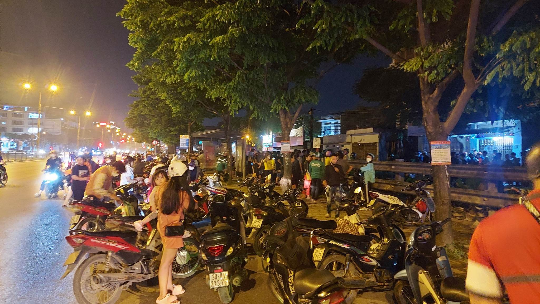 ha noi va cham tau hoa co gai tre tu vong thuong tam 