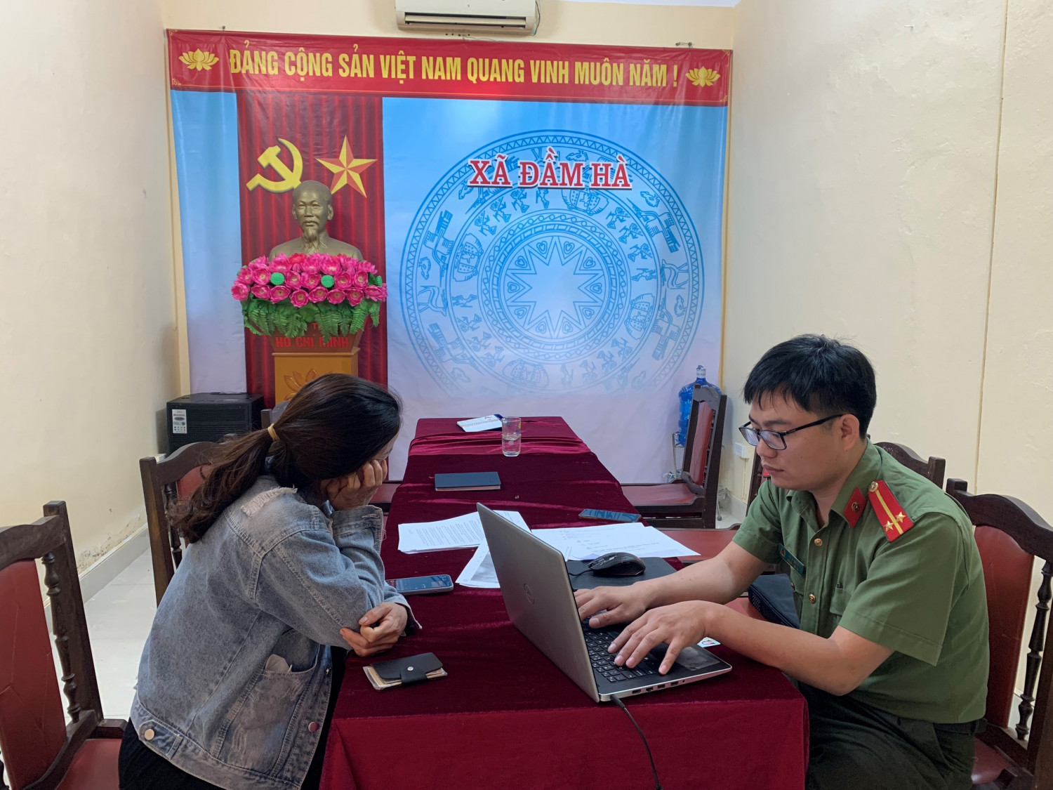 bao chot va xuc pham uy tin luc luong cong an lam nhiem vu 2 co gai bi xu phat bao chot va xuc pham uy tin luc luong cong an lam nhiem vu 2 co gai bi xu phat