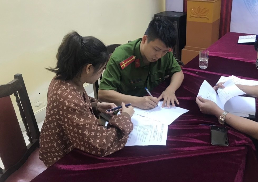 bao chot va xuc pham uy tin luc luong cong an lam nhiem vu 2 co gai bi xu phat bao chot va xuc pham uy tin luc luong cong an lam nhiem vu 2 co gai bi xu phat