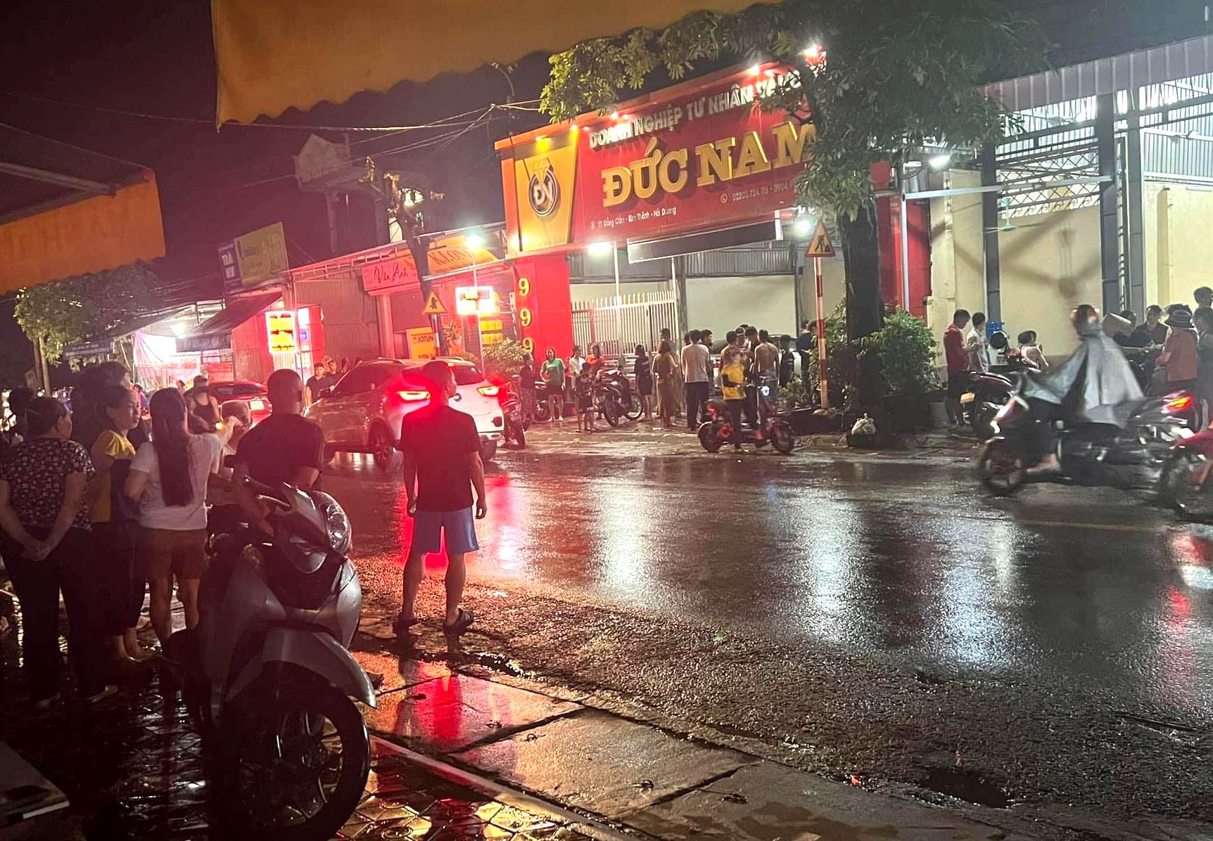 bi ban trong thuong khi duoi bat 2 ten cuop suc khoe con trai chu tiem vang gio ra sao bi ban trong thuong khi duoi bat 2 ten cuop suc khoe con trai chu tiem vang gio ra sao