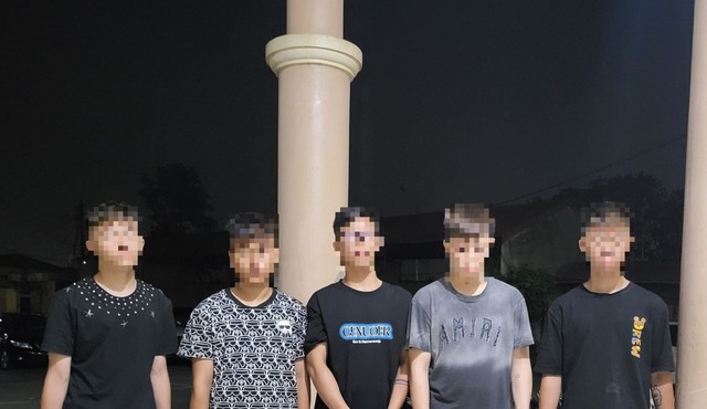 5 thanh nien roi vao tu toi chi vi 3 chiec ao phong tri gia 600 nghin dong 5 thanh nien roi vao tu toi chi vi 3 chiec ao phong tri gia 600 nghin dong