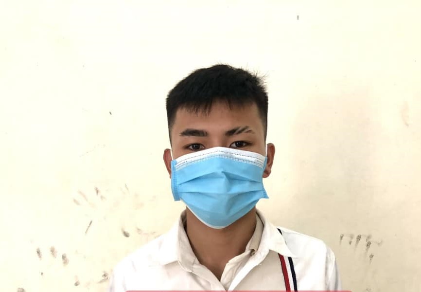 bat tam giam nam thanh nien cuong doat tien cua nhan vien quan karaoke
