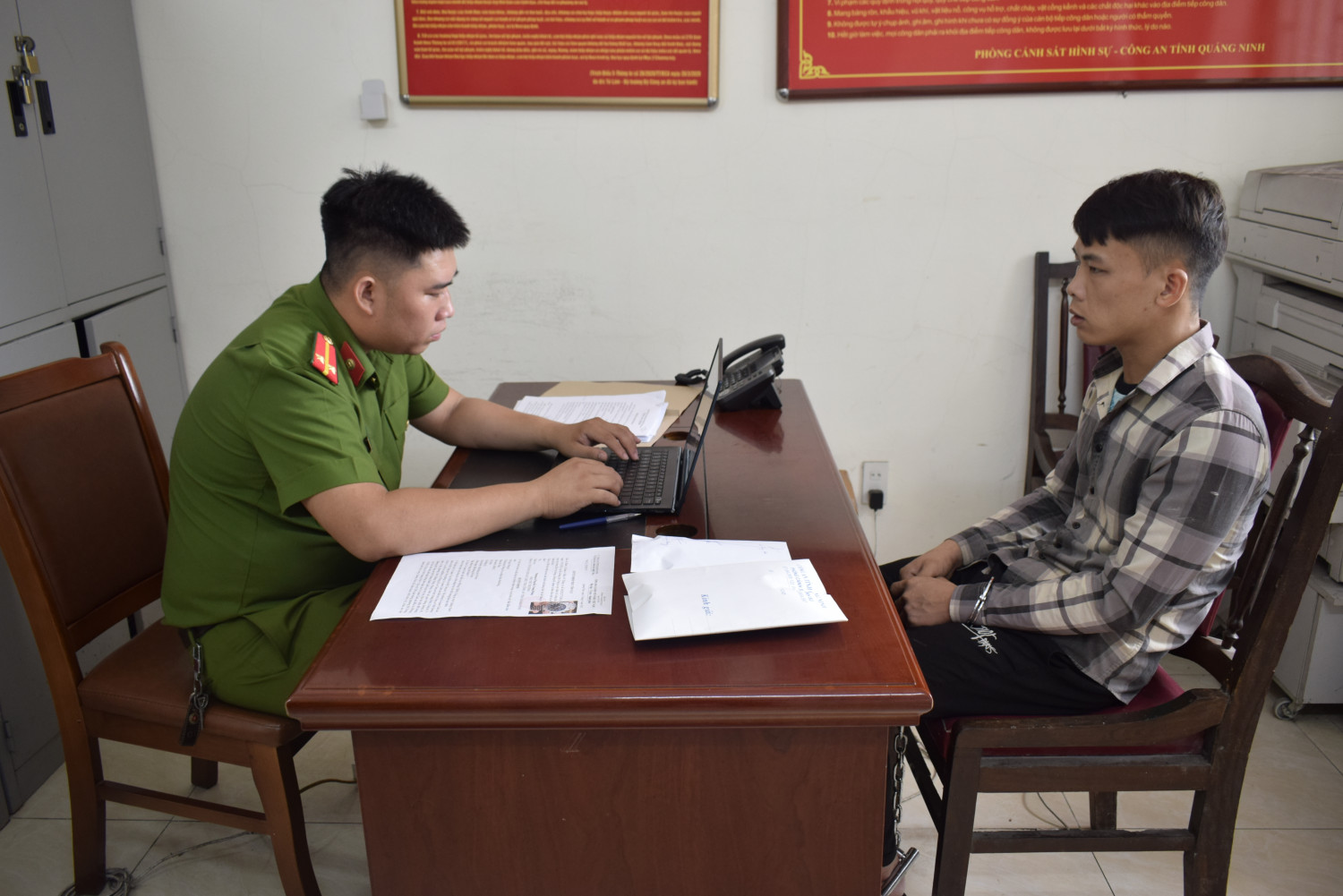 tam giu nam sinh vien trom cap tai san nguoi nuoc ngoai tam giu nam sinh vien trom cap tai san nguoi nuoc ngoai