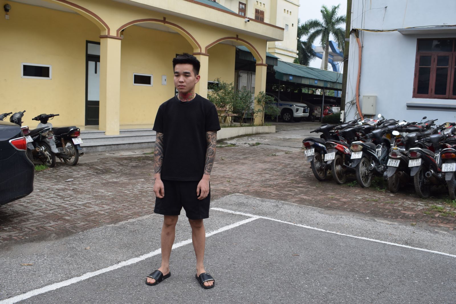3 thieu nu bi nam thanh nien ban lam nhan vien rot bia quan karaoke o hung yen