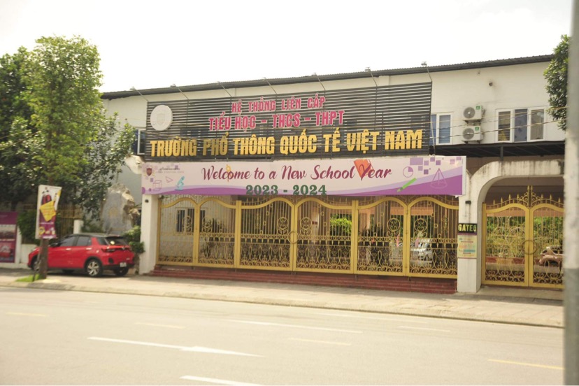 tam giu hinh su thay giao trong vu nam hoc sinh duoi nuoc tai be boi truong pho thong quoc te viet nam
