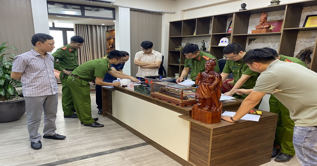 nguoi dan ong 31 tuoi mao danh pho vu truong ban noi chinh trung uong lua dao gan 10 ty dong nguoi dan ong 31 tuoi mao danh pho vu truong ban noi chinh trung uong lua dao gan 10 ty dong