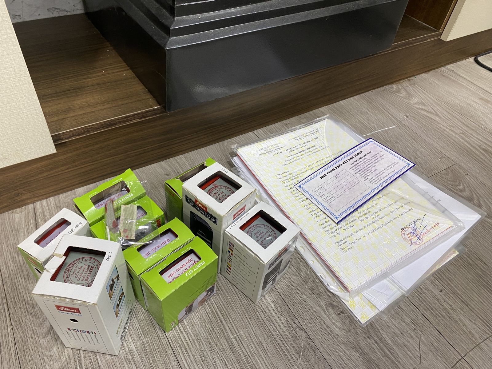 nguoi dan ong 31 tuoi mao danh pho vu truong ban noi chinh trung uong lua dao gan 10 ty dong2 nguoi dan ong 31 tuoi mao danh pho vu truong ban noi chinh trung uong lua dao gan 10 ty dong2