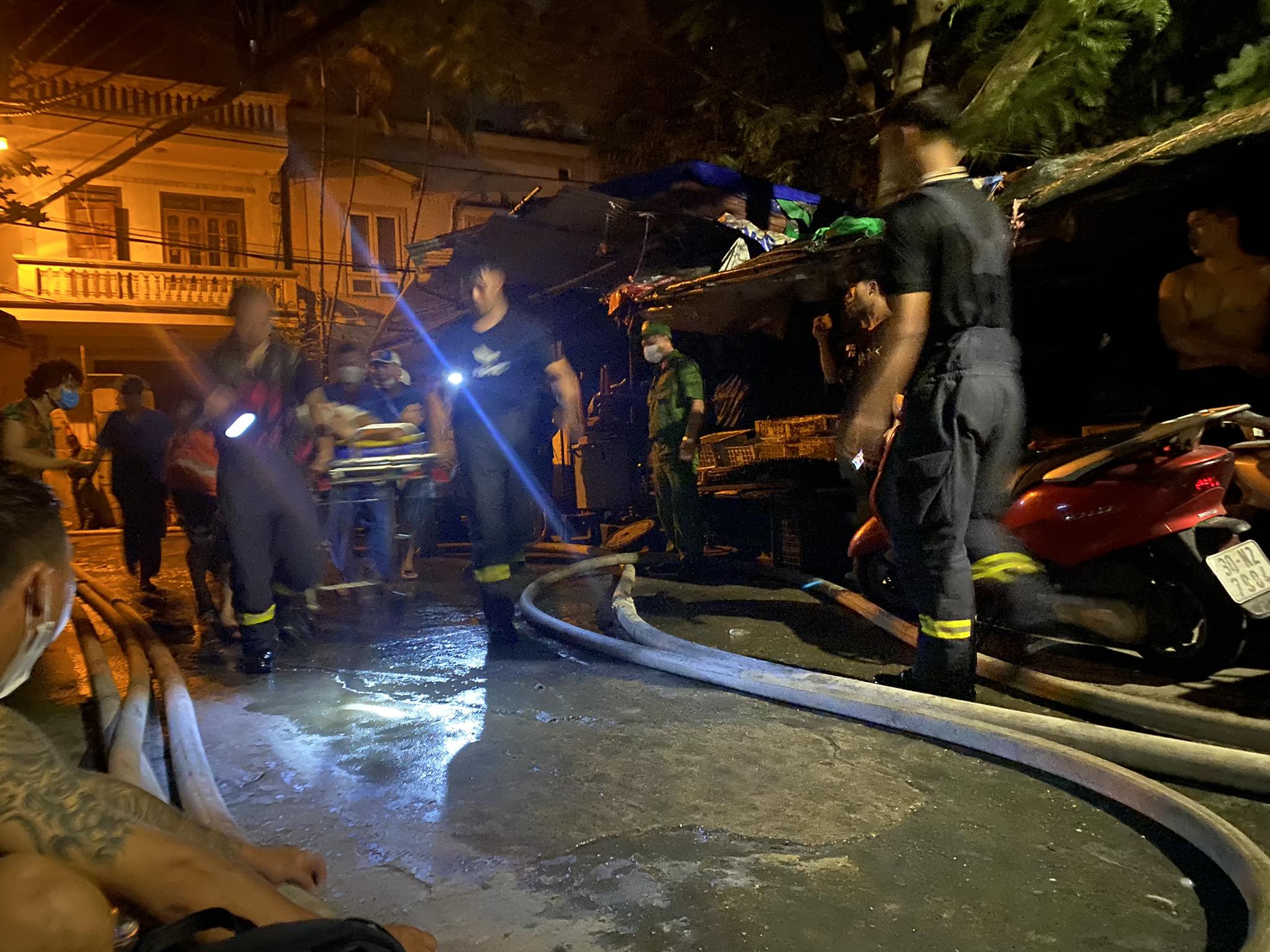 chay chung cu mini o ha noi hang chuc nguoi mac ket la het cau cuu1